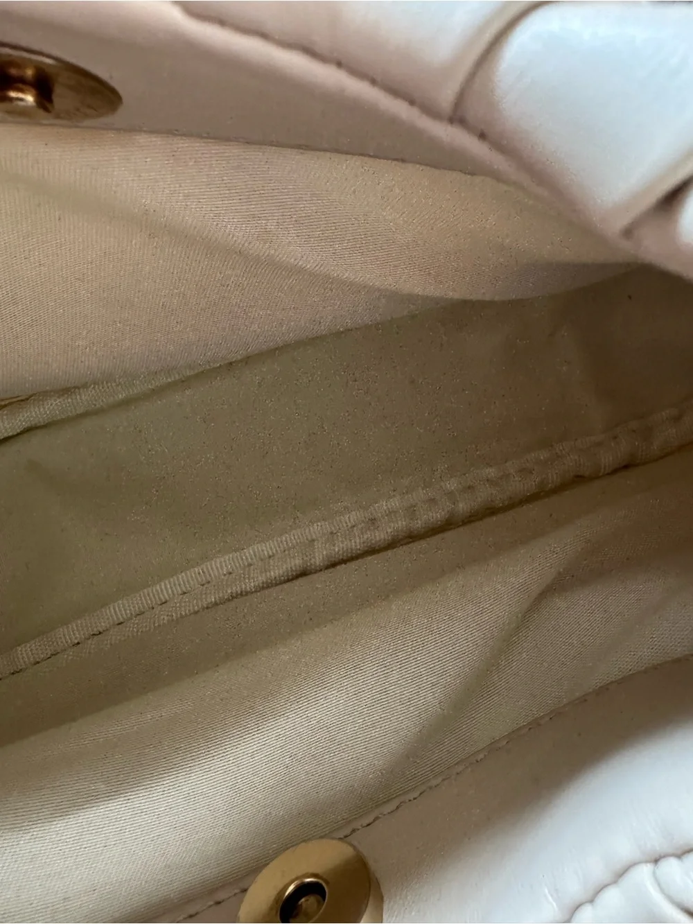 Chanrs Keatn Light Cream Ruched Hobo Bag